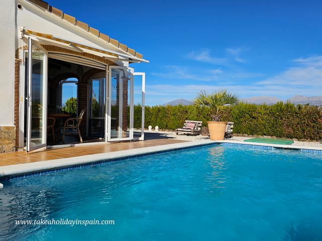 Zwembad met aangesloten tuinkamer