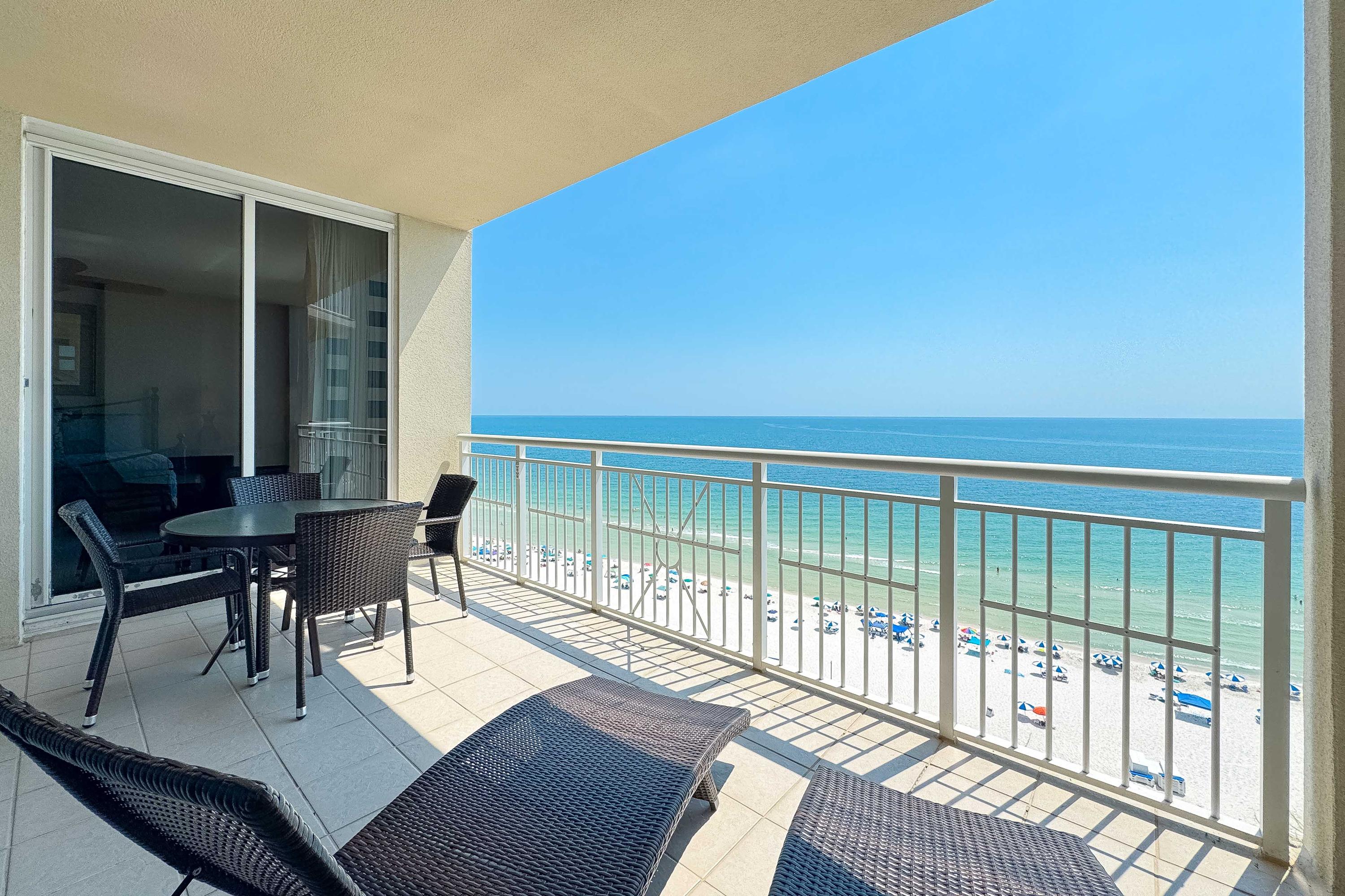 Gulfside Balcony features dining table, chairs, and two lounge chairs.