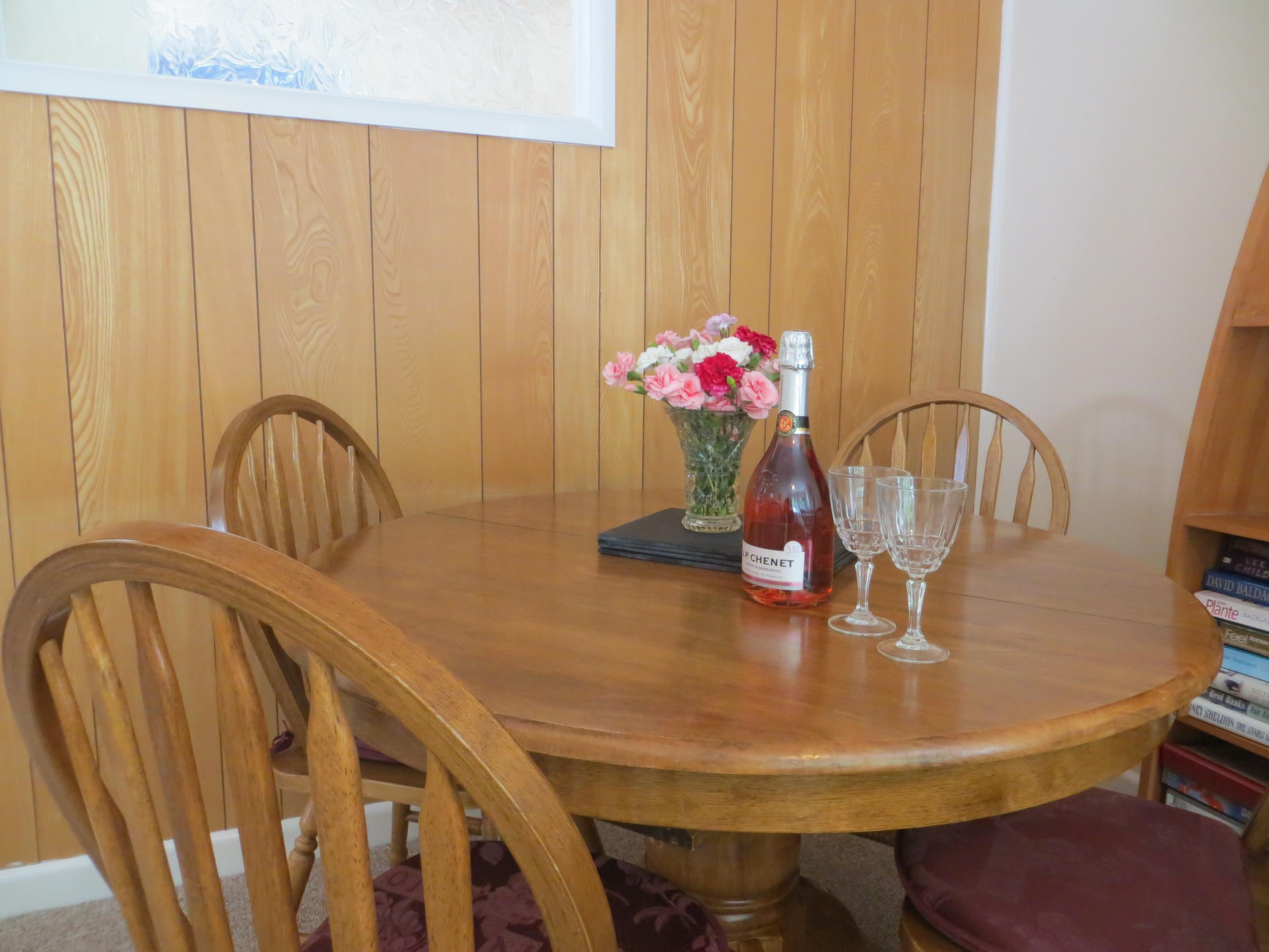 Dining Table at Shellseekers No2
