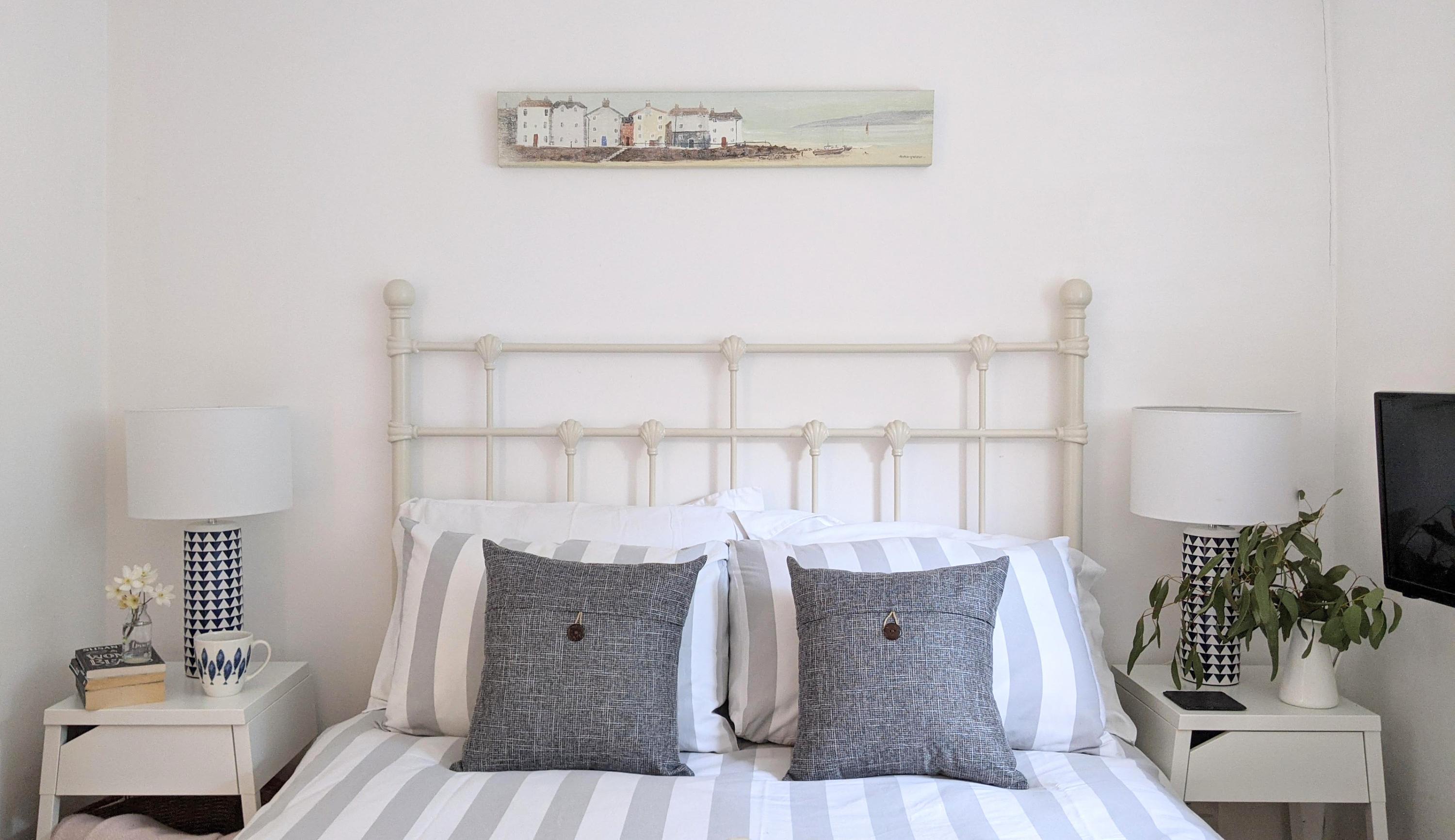 King size bedroom period holiday cottage bedside lamps & tables