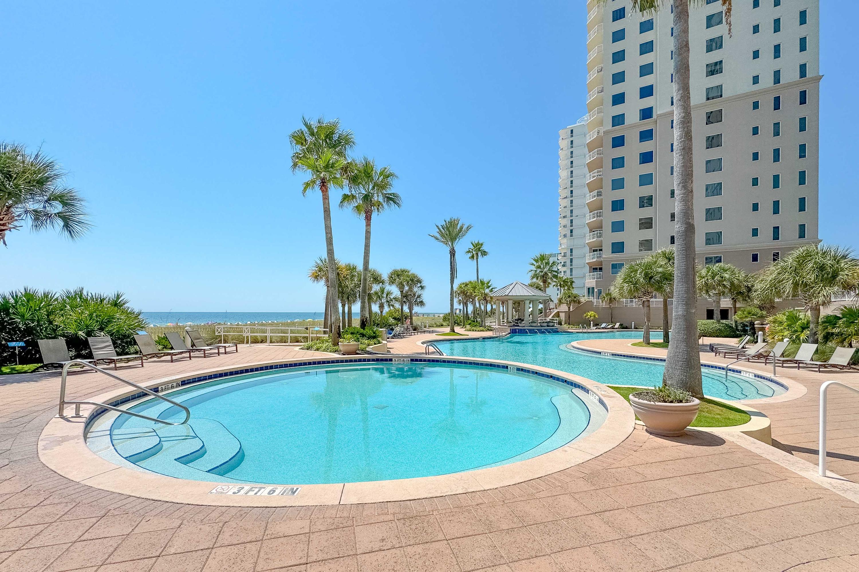 30 foot round heated pool