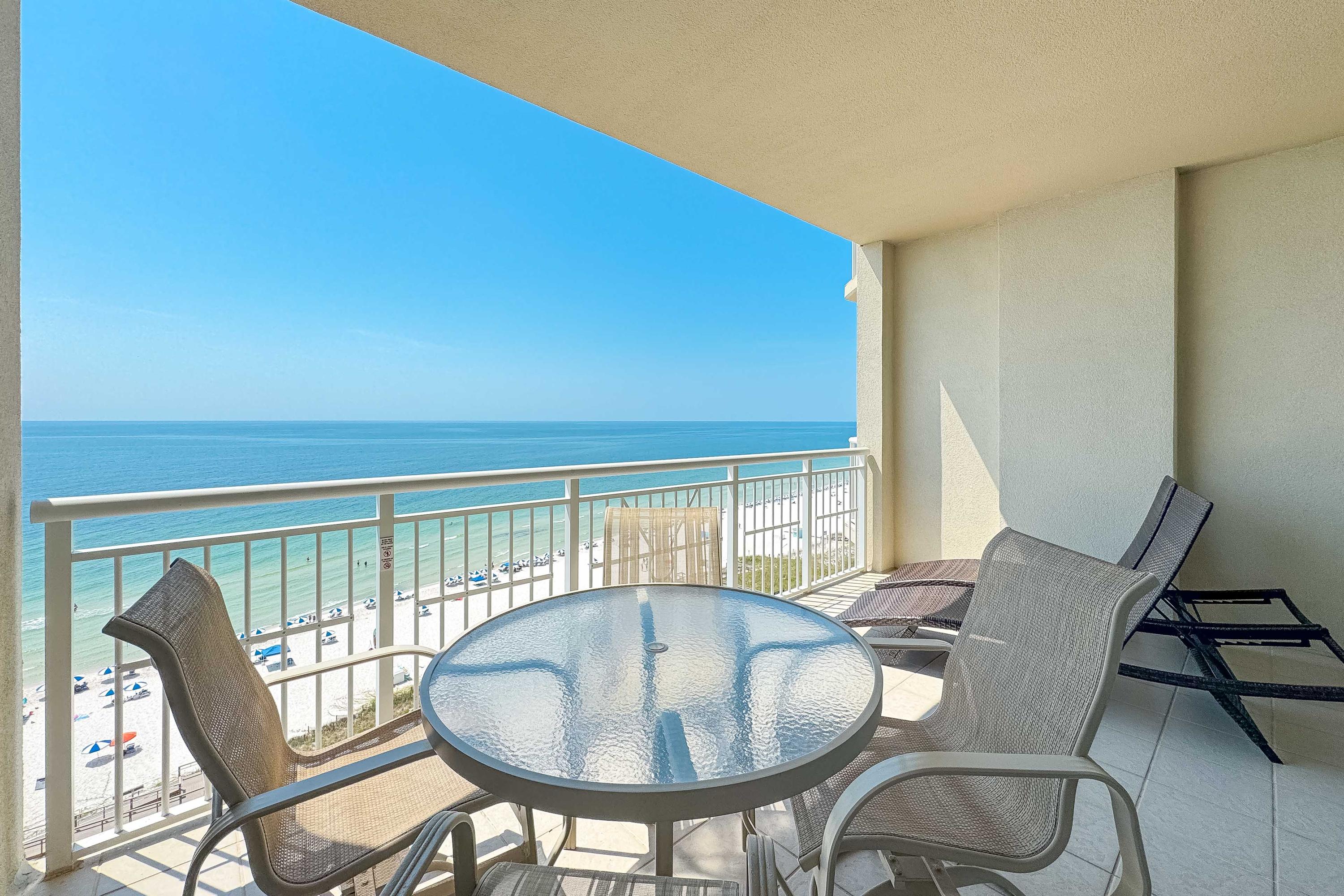 Gulfside Balcony features dining table, chairs, and two lounge chairs.