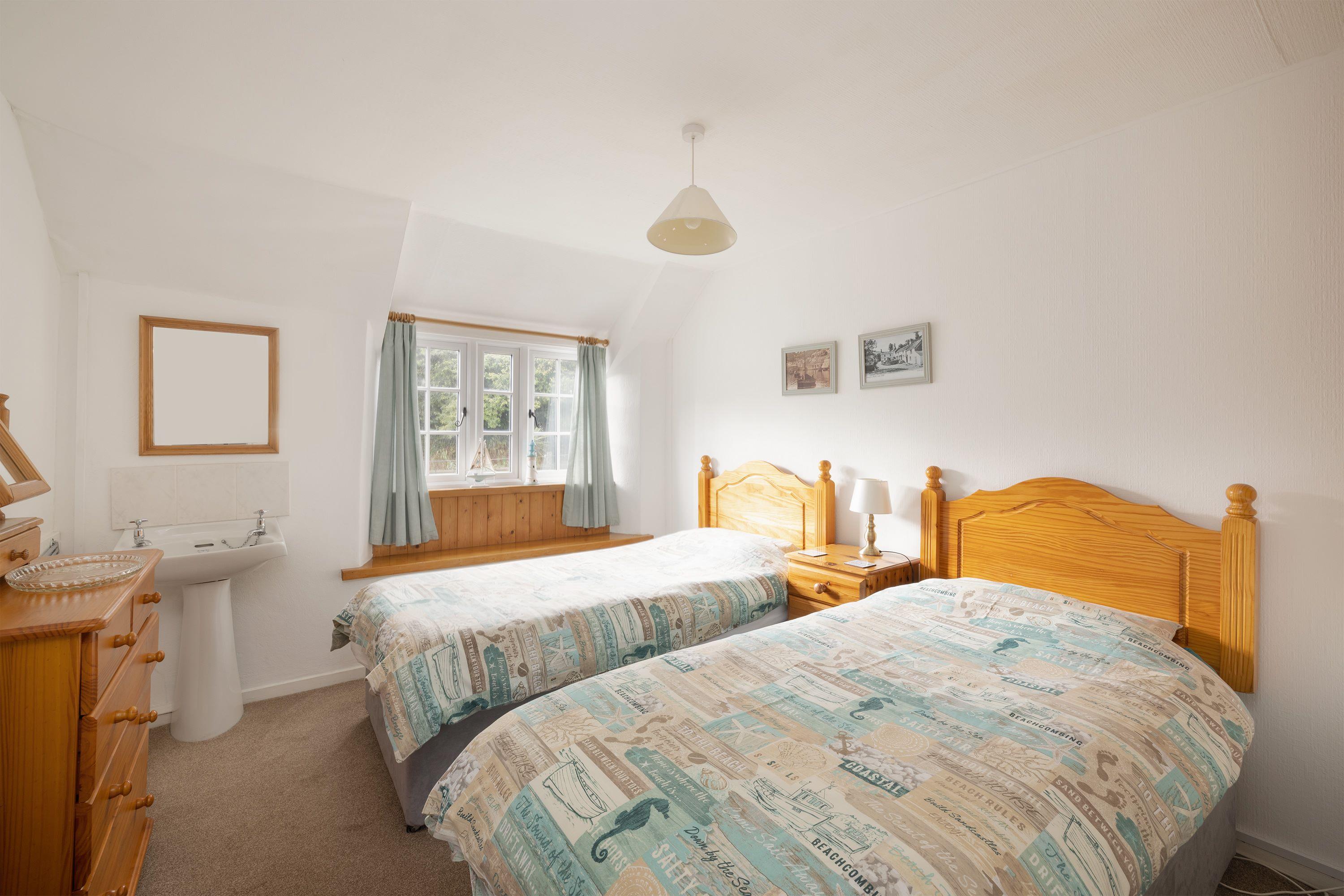 Twin bedroom at Crumplehorn Cottage No3