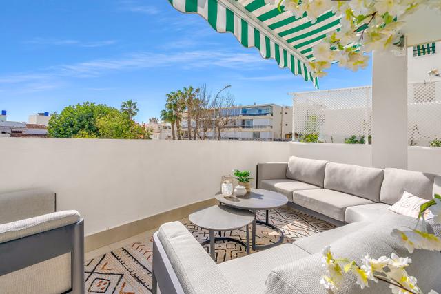 Geniet van het buitenleven op het terras van Casa Sky, slechts minuten van het strand