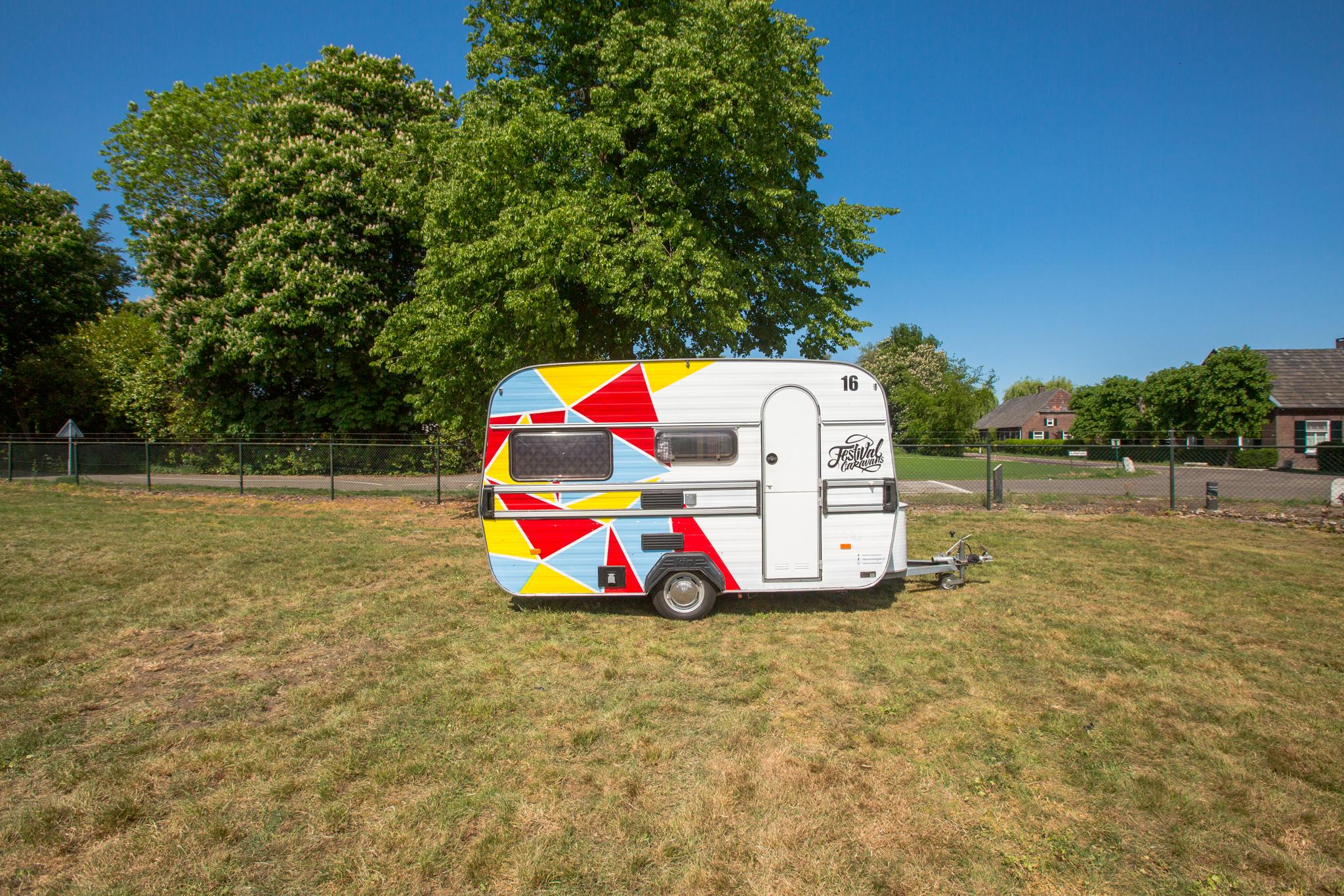 caravan 16 voorkant