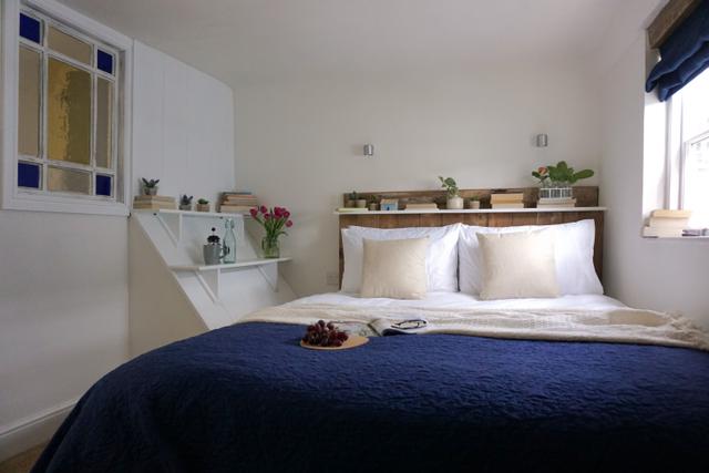 Bedroom king size bed with river views