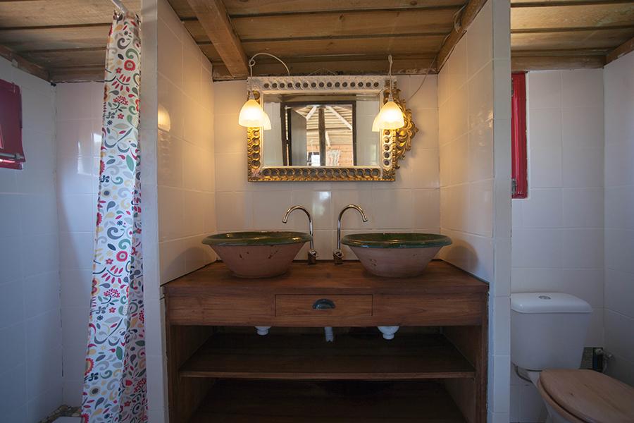 bathroom sink bowl with mirror