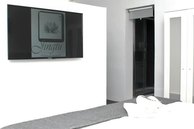 Minimalist design and thoughtful details ensure effortless comfort.