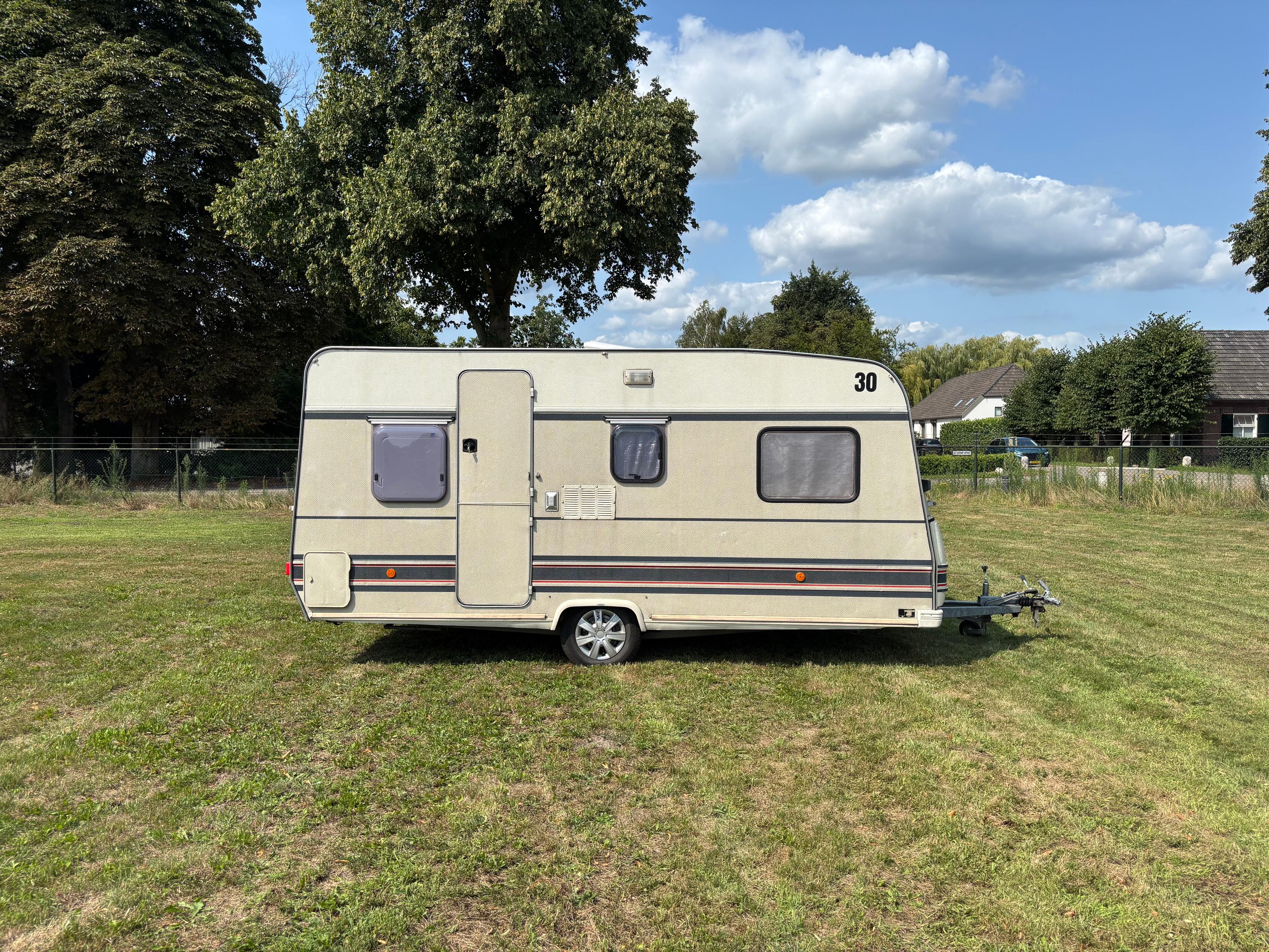 caravan 30 voorkant