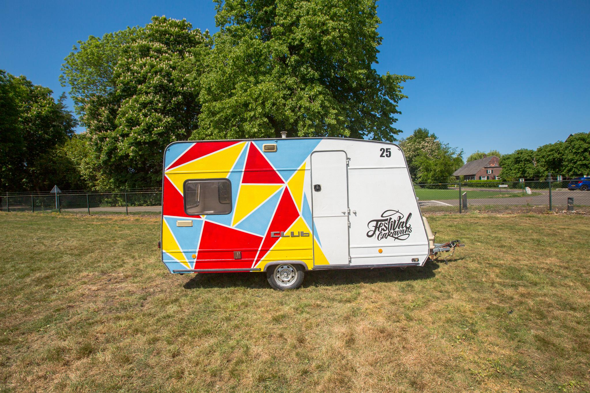 caravan 25 voorkant