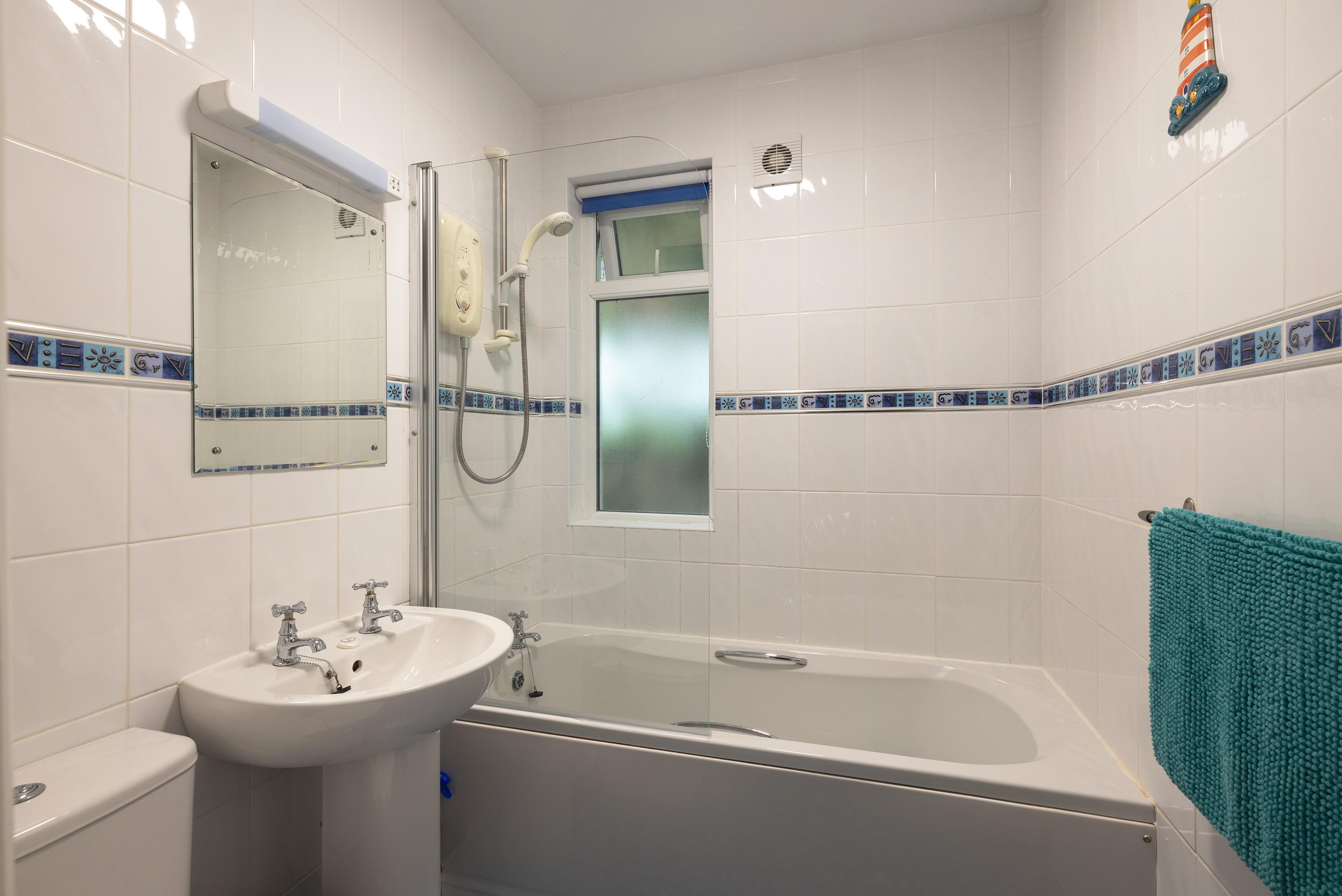 Bathroom with shower - Sunny Harbour