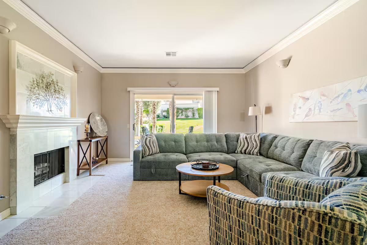 Relaxed Poolside Living in Gated Country Club