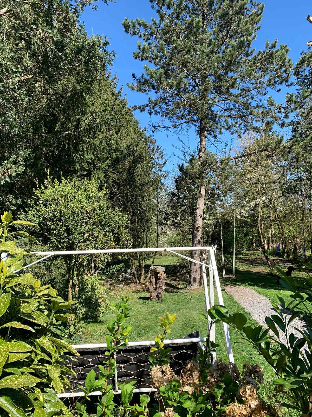 De omheinde tuin