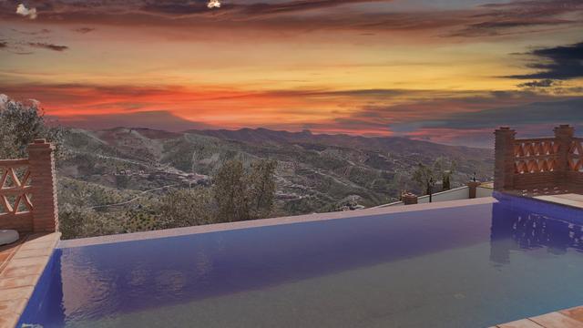 Sunset vanaf vakantiehuis Casa El castillo in de axarquia