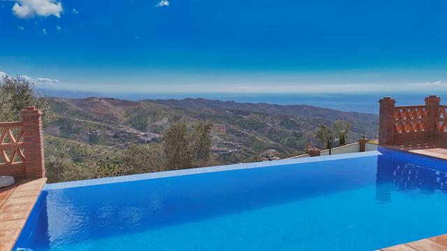 Infinity pool van vakantiehuis