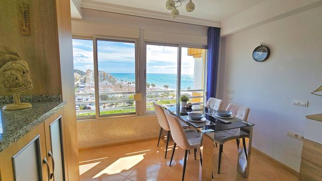 Eettafel met zeezicht in costa Hollandia