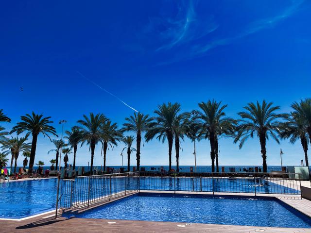 Zwembad van appartement Costa Hollandia