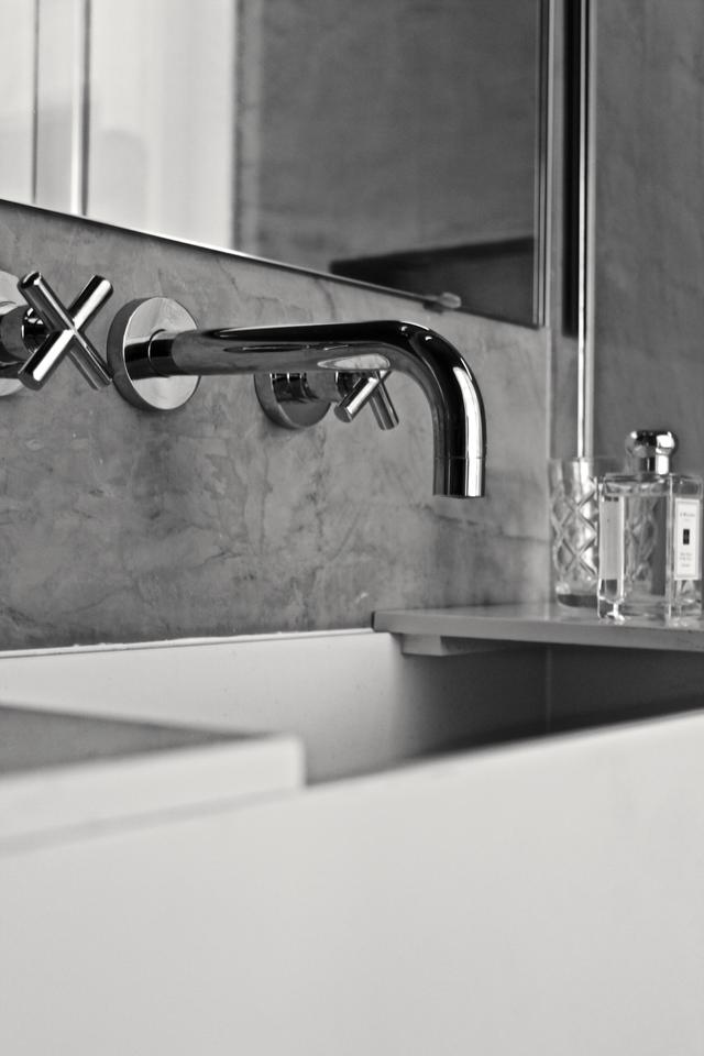 En-suite bathroom with refined finishes at Casa Opala