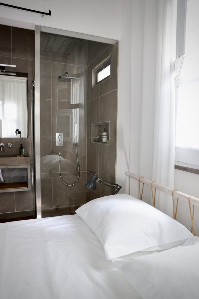 Modern bathroom at Casa Opala with walk-in shower