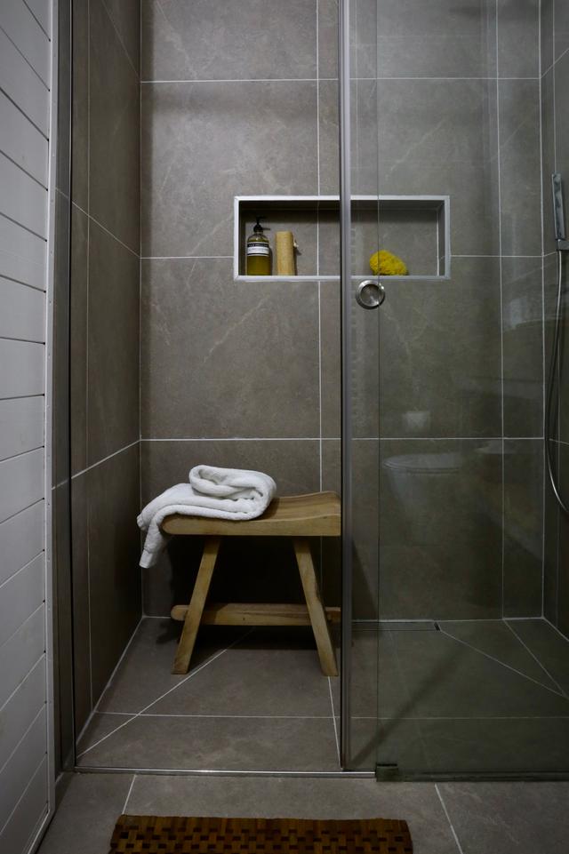 En-suite bathroom with refined finishes at Casa Opala
