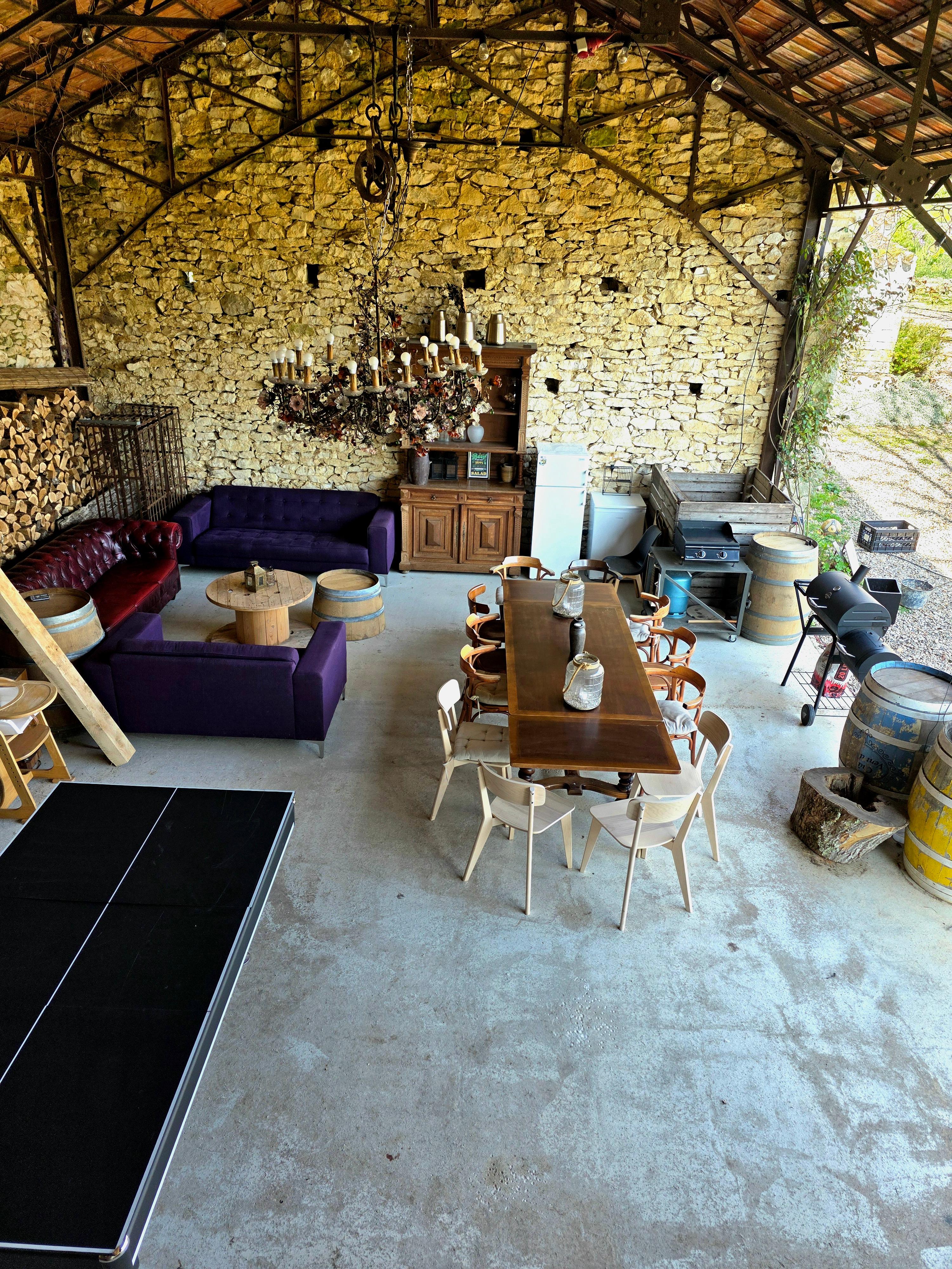 De kapschuur met zitgedeelte en pooltafel