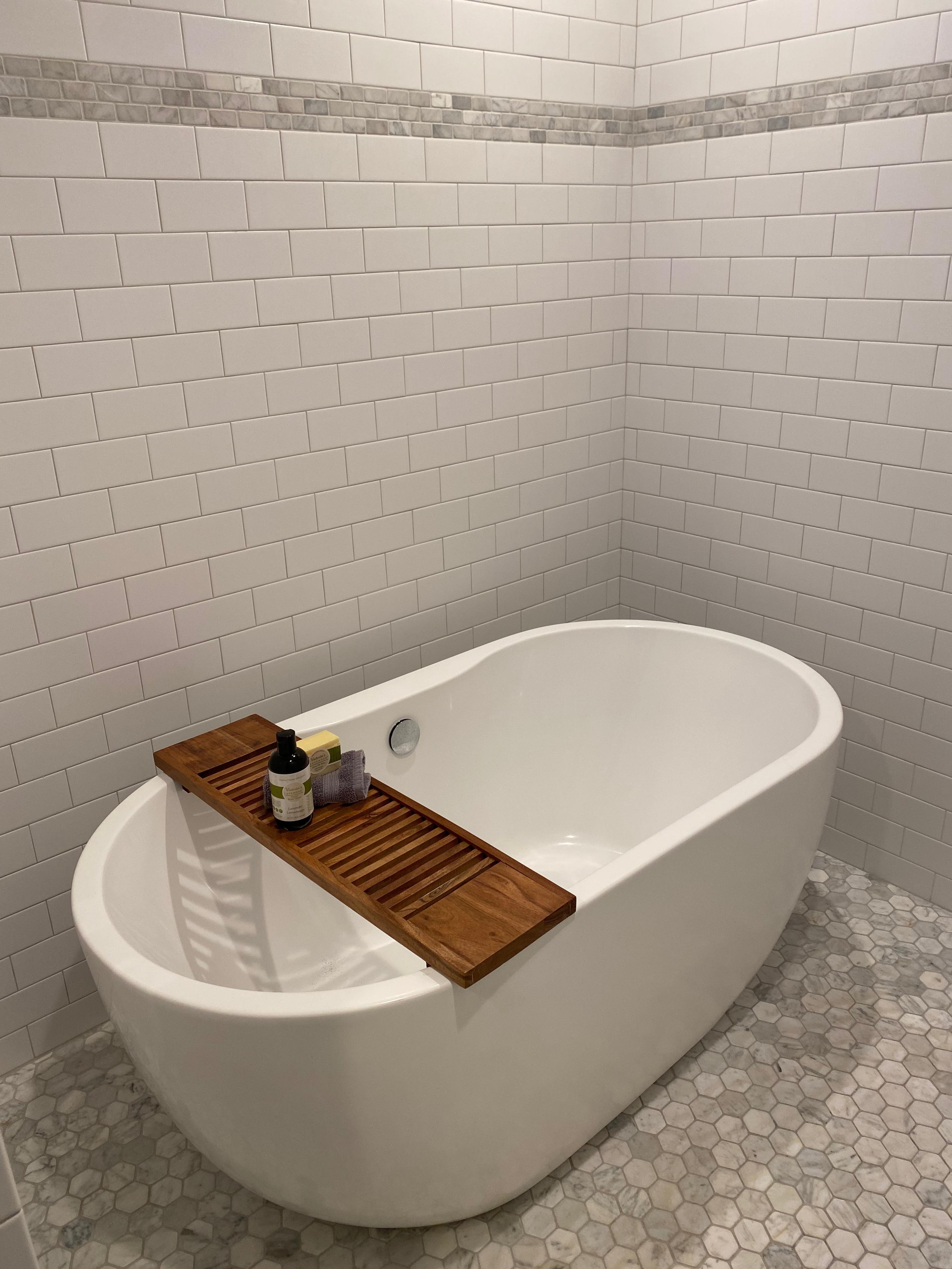 Eola-Amity Room, Tub