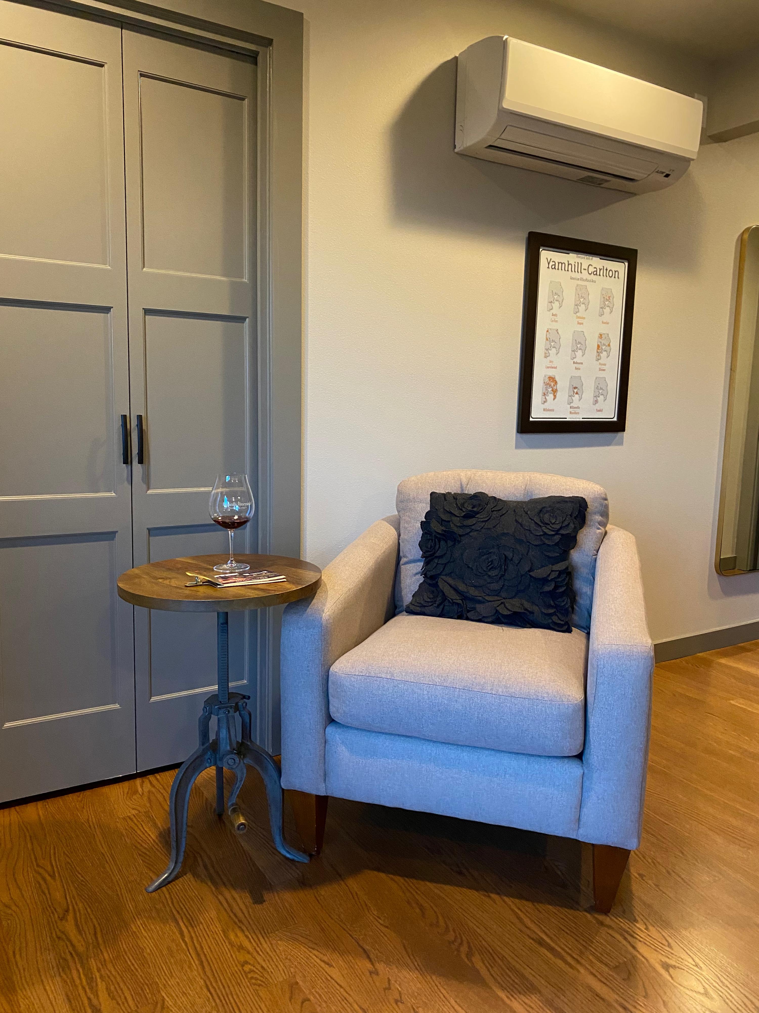 Yamhill Carlton, Sitting Area
