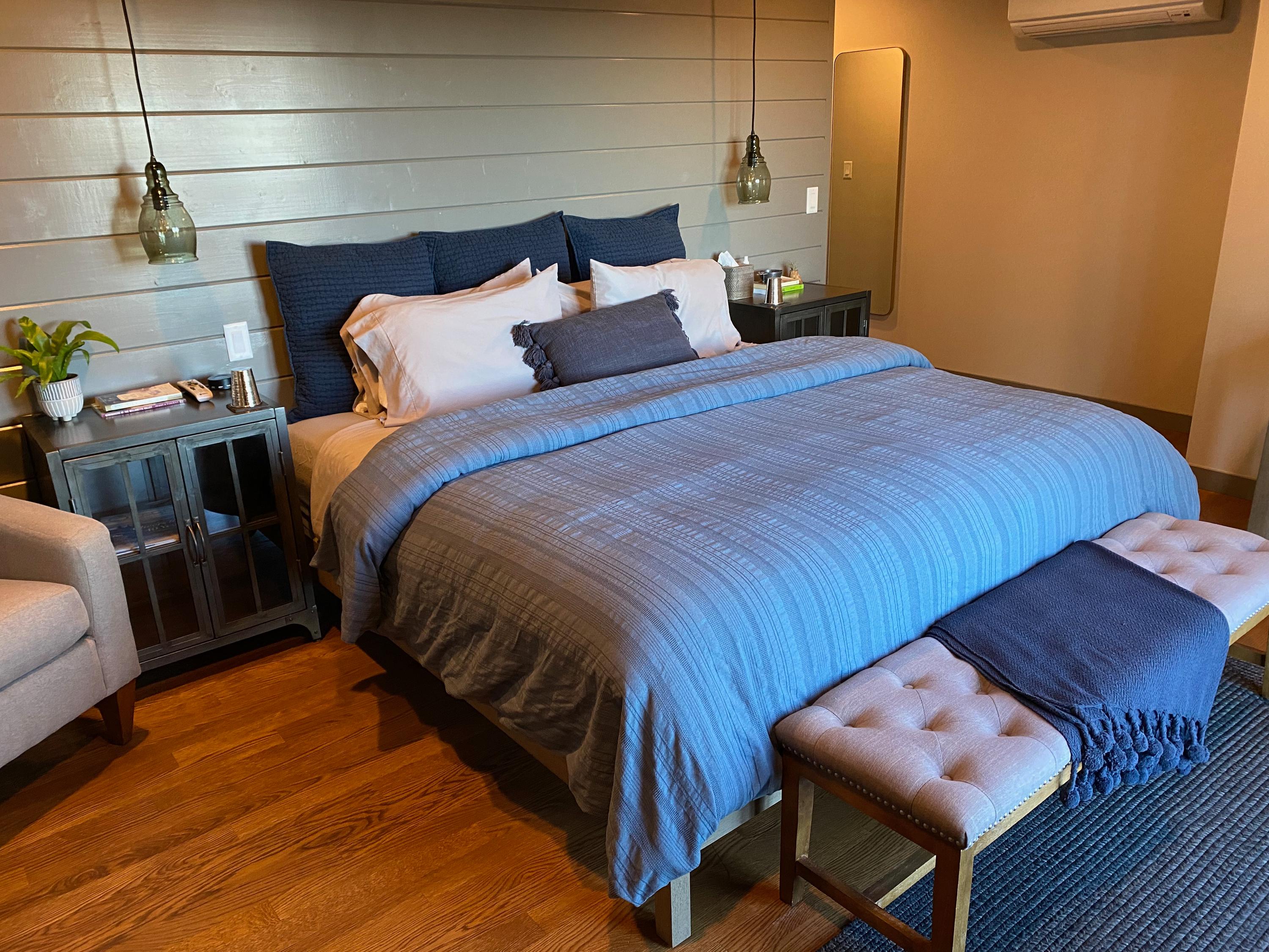 Dundee Hills, King Room