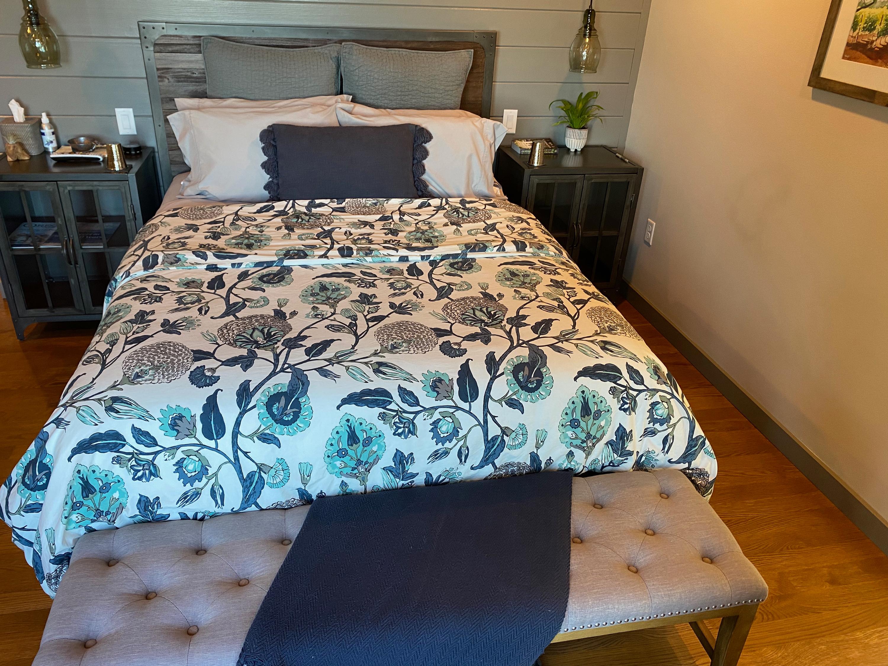 Yamhill Carlton, Queen Room