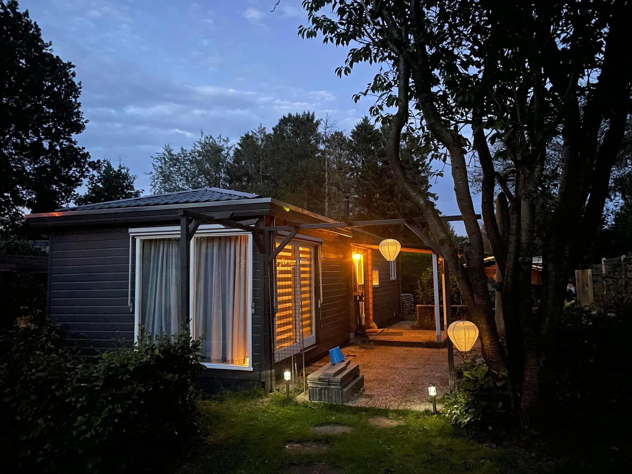 Het Nova Scotia Huisje in de avond