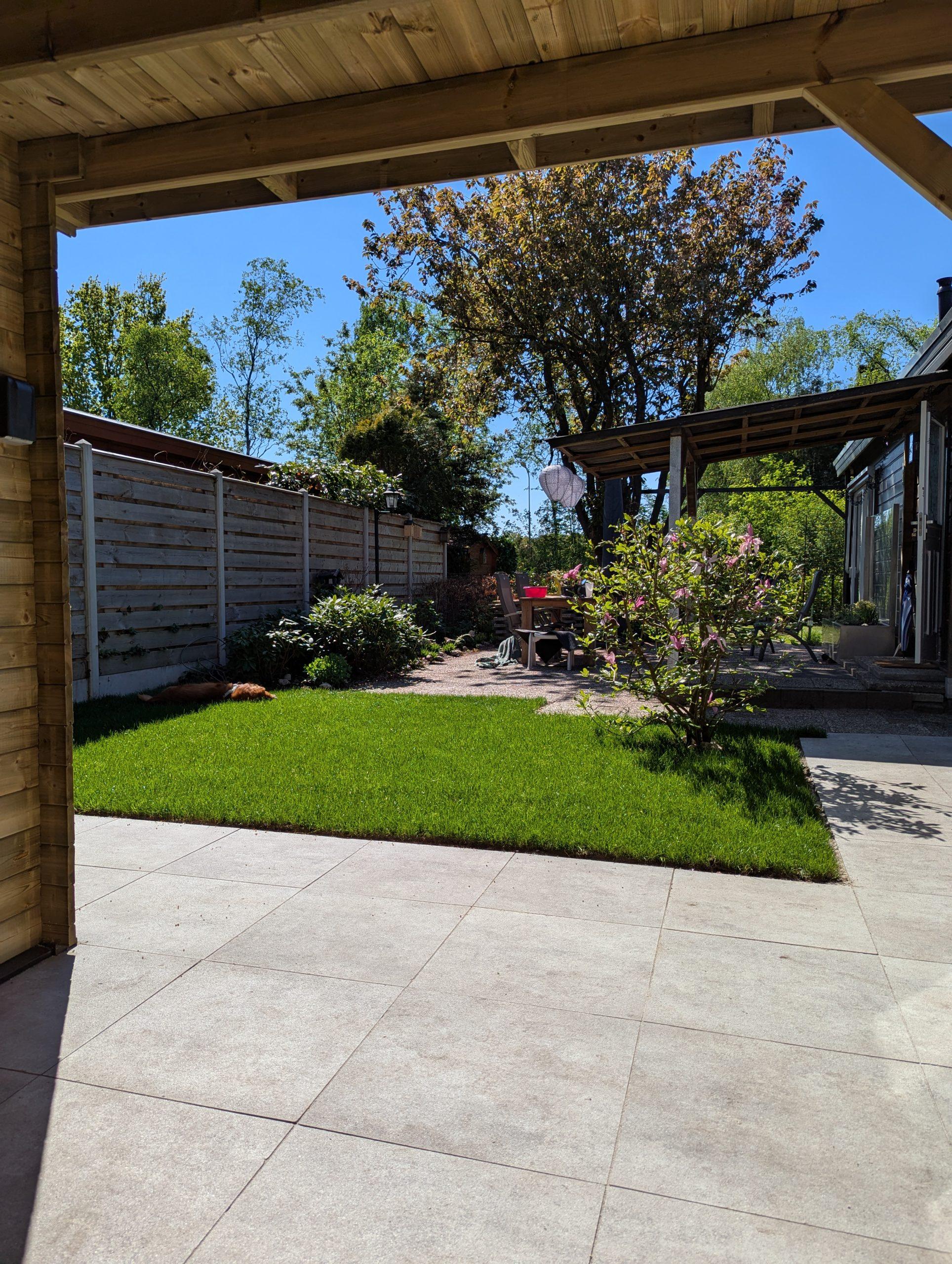 De omheinde tuin