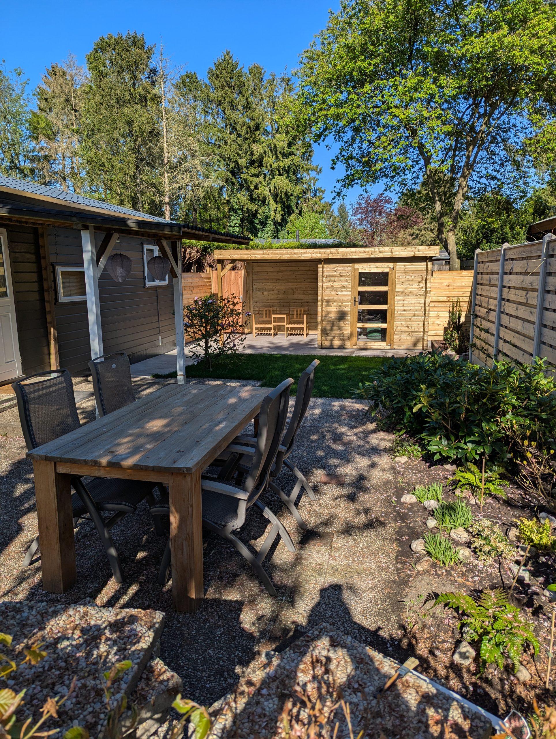 De omheinde tuin