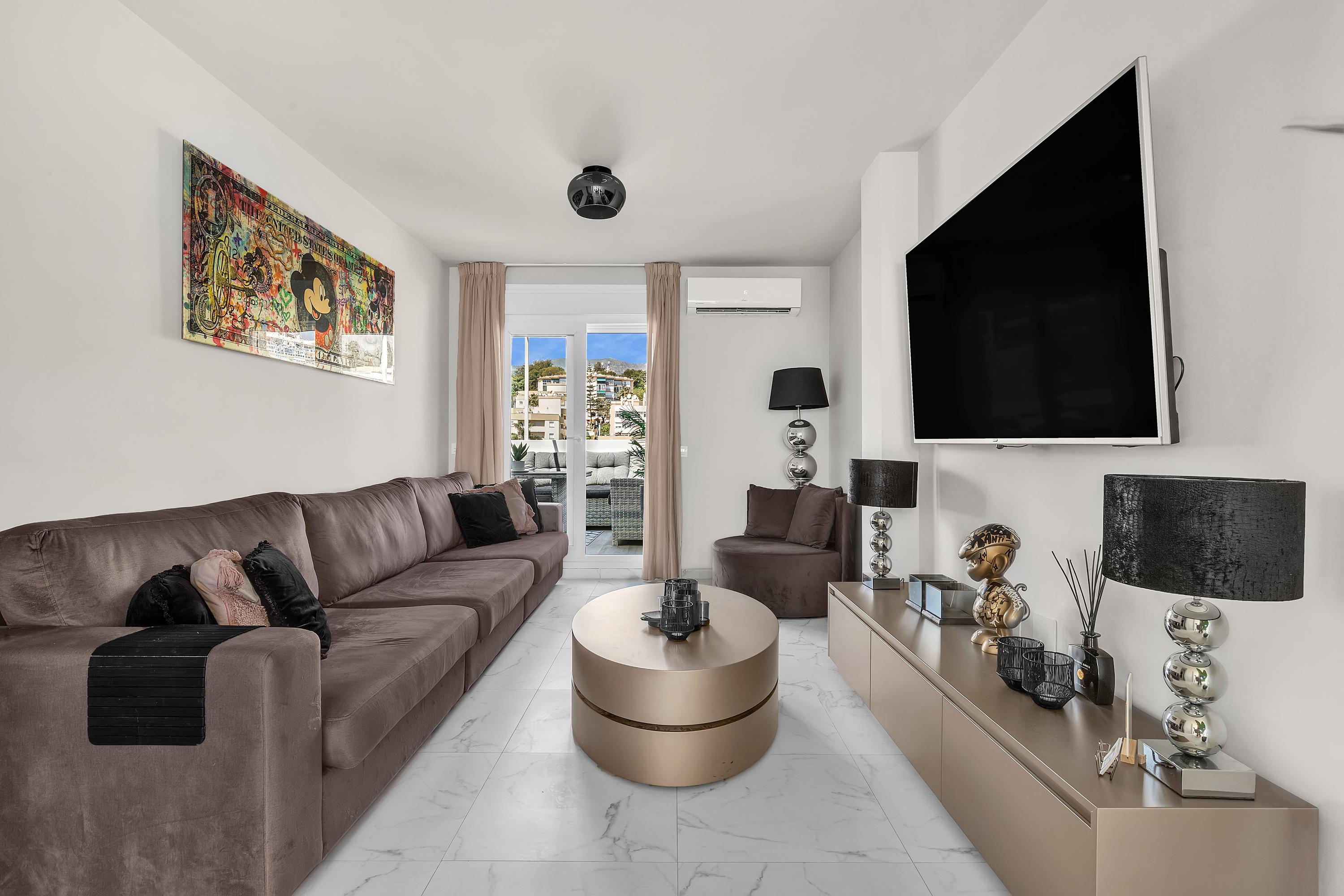 Jouw toegangspoort tot luxe en comfort in het hartje van Carihuela
