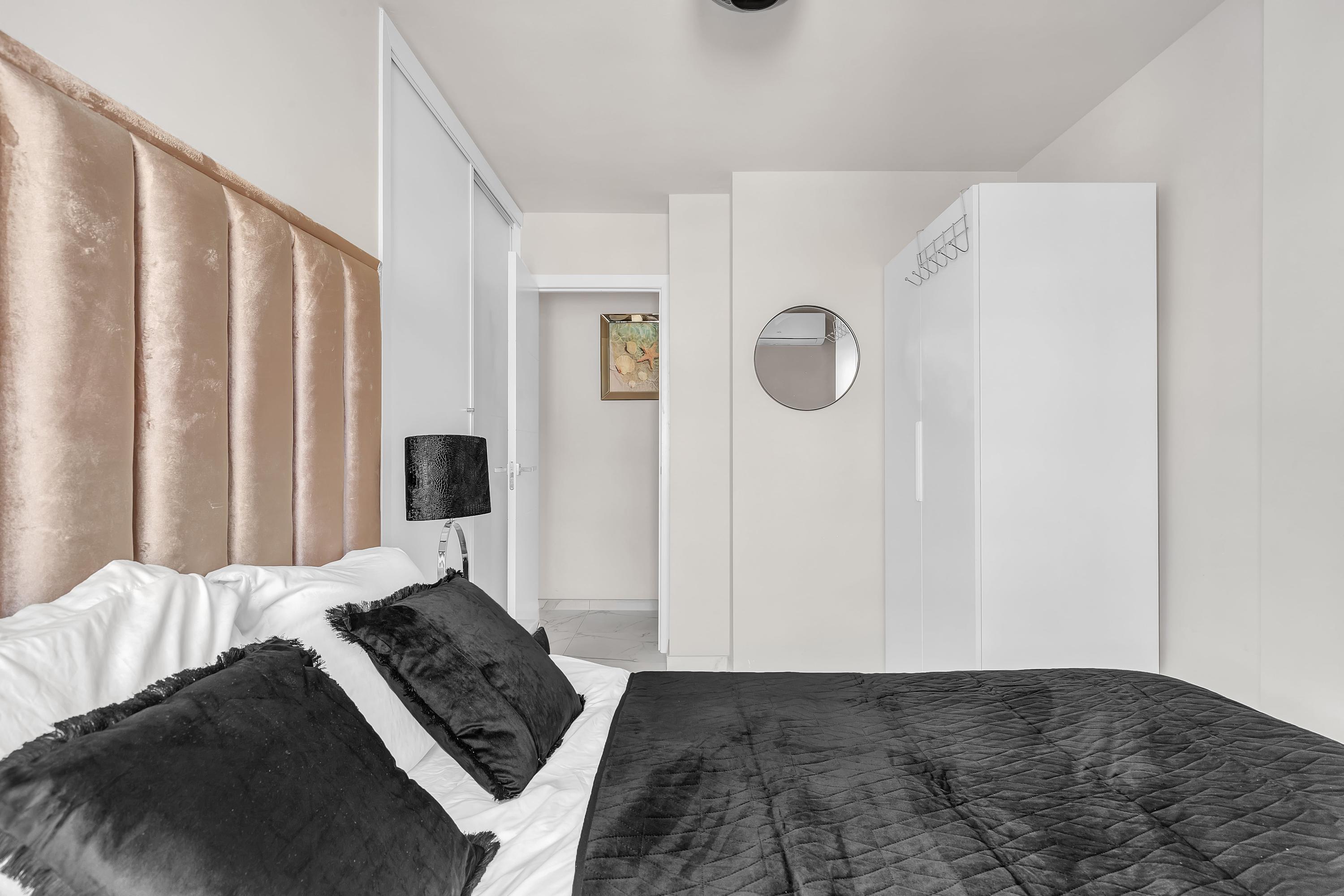 Luxe 3-Slaapkamer Appartement met Zonneterras in hartje Carihuela