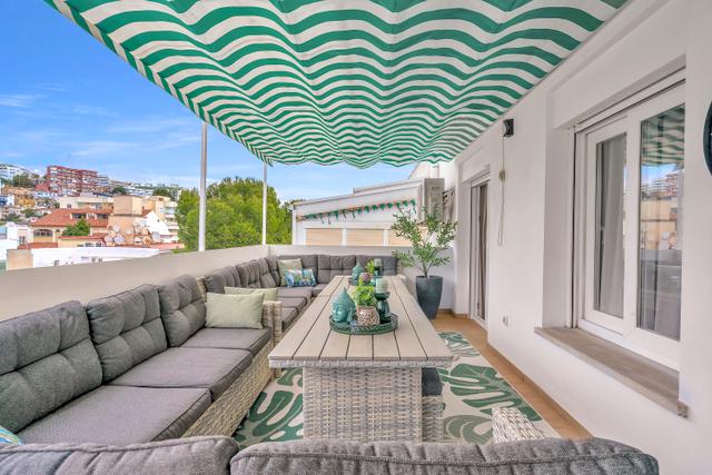 Prachtig dakterras met comfortabele loungehoek en beschutte zitplek