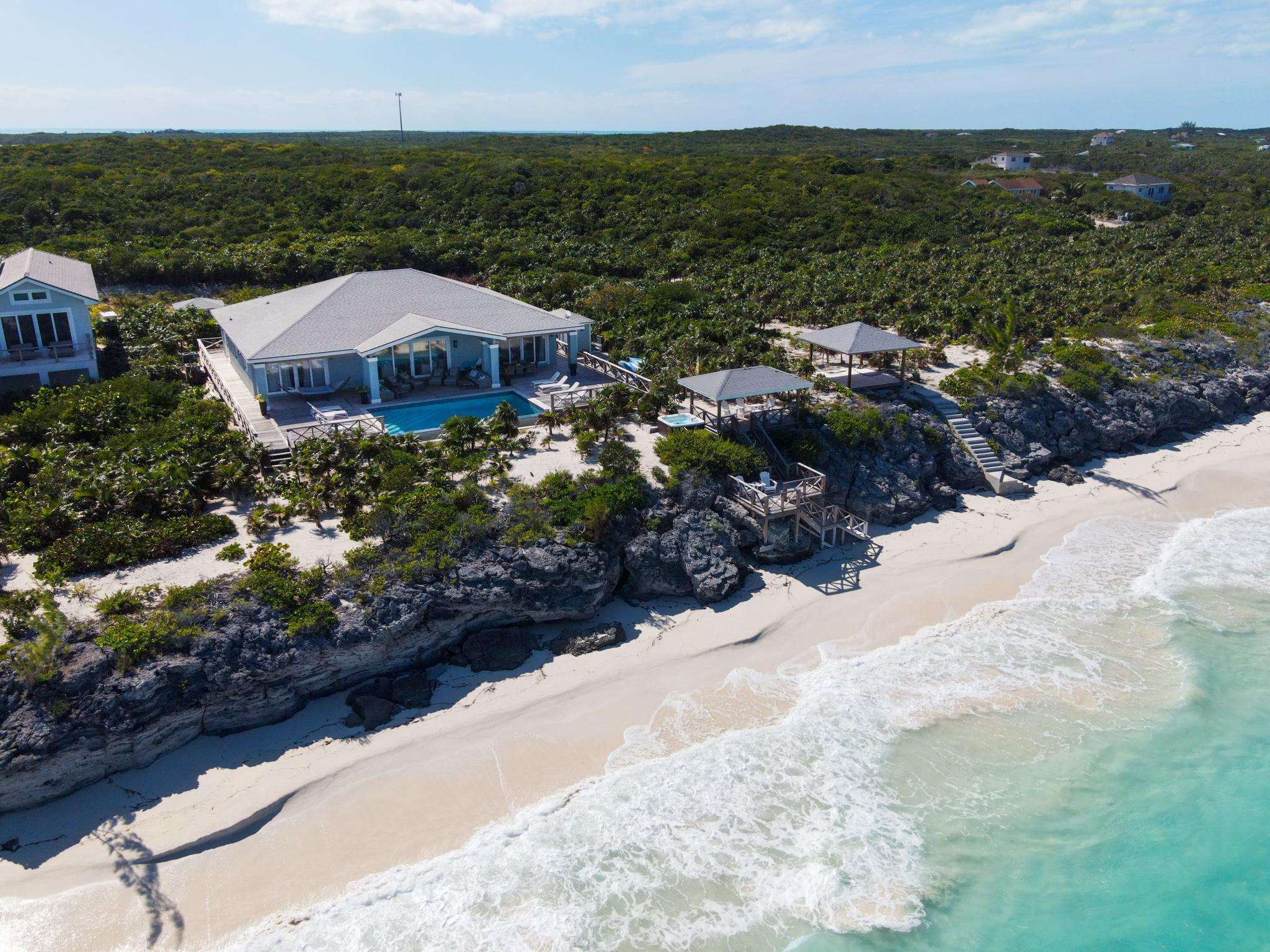 Silver Palms Villa - 14 Guests